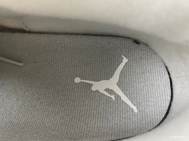 Ivory Jordan Air Craft FJ9479-100 3 0728